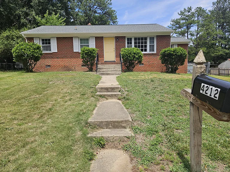 4212 Holcombe Rd — Photo 1