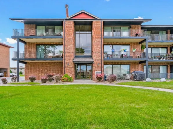 19533 Lake Shore Dr APT 2S, Chicago Heights, IL 60411