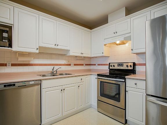 4th image of 33150 4th Ave #306
