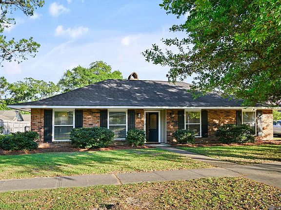 3rd image of 1324 Rue Desiree