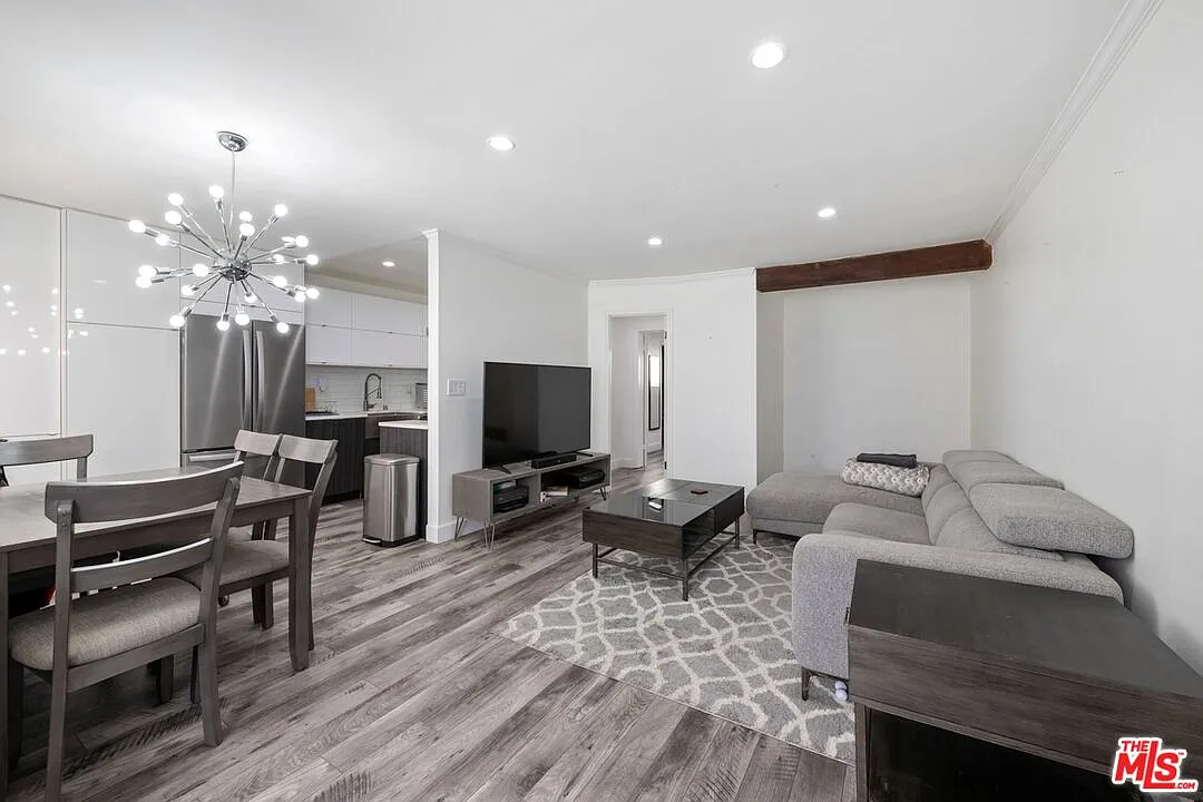 1 bed, 2.0 bath, 823 sqft, $2,999 — Photo 2