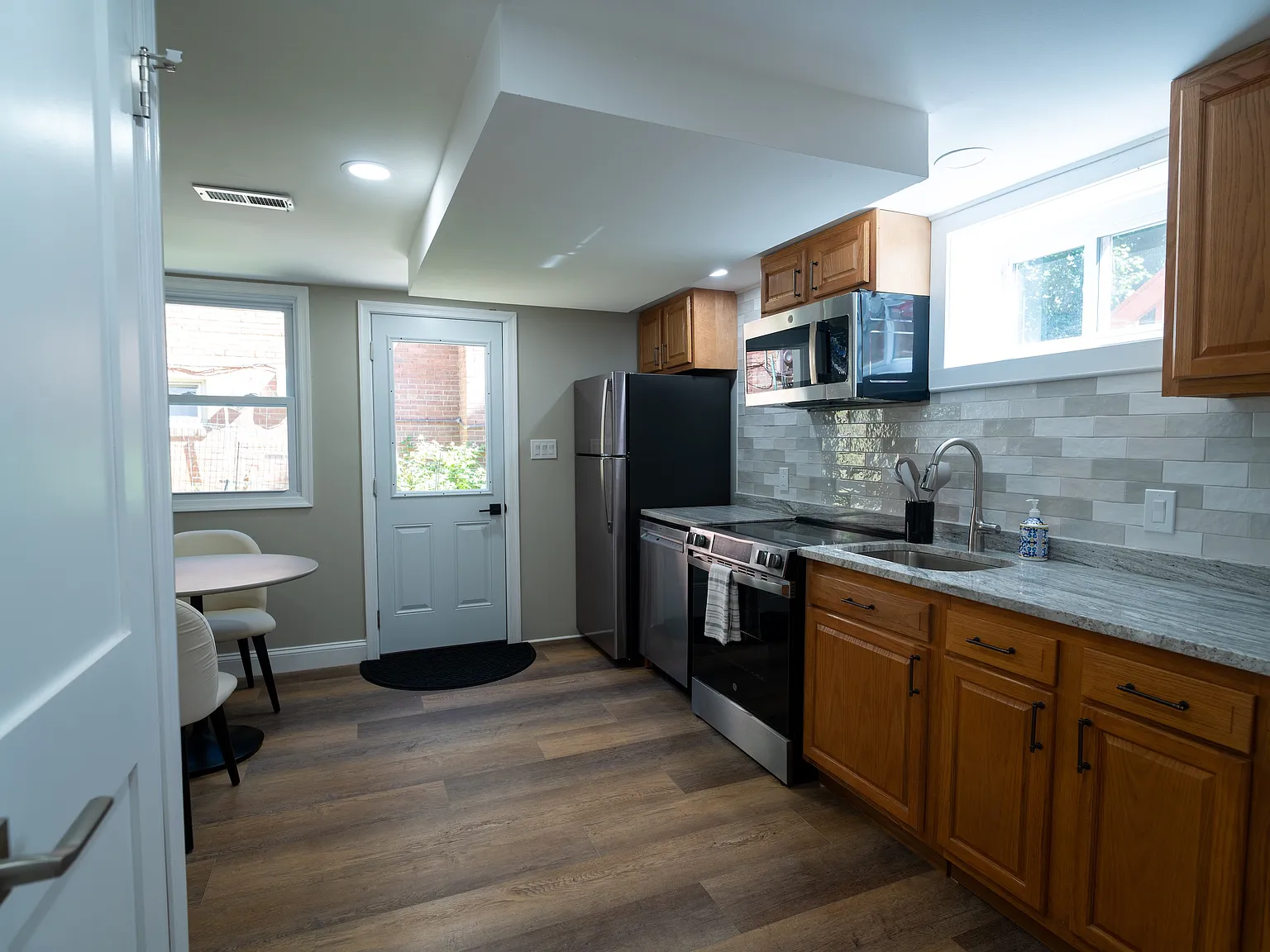2 bed, 1500 sqft, $2,400 — Photo 1