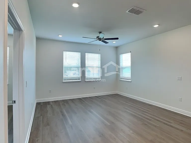 3724 Center Cove Ln — Photo 12