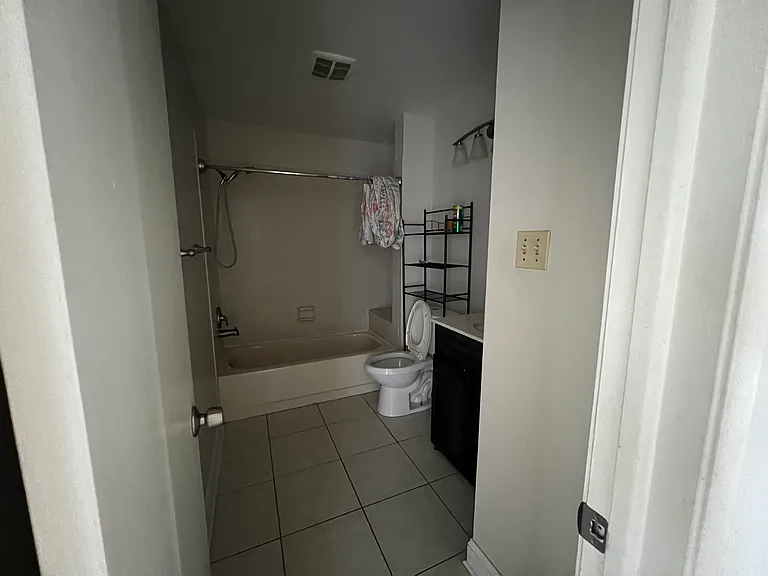 1413 Tiverton Dr — Photo 4