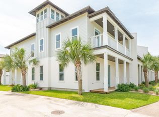 101 Frontenac Ln, Rockport, TX 78382