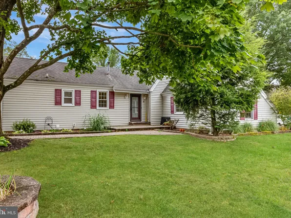 10 Wilbur Dr, Allentown, NJ 08501