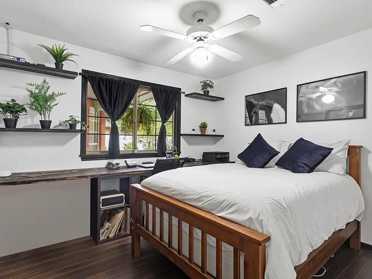 2902 Arroyo Ct S — Photo 11