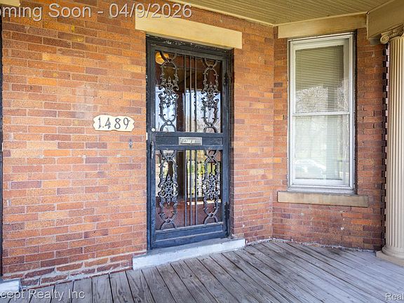 4th image of 1489 Clark St