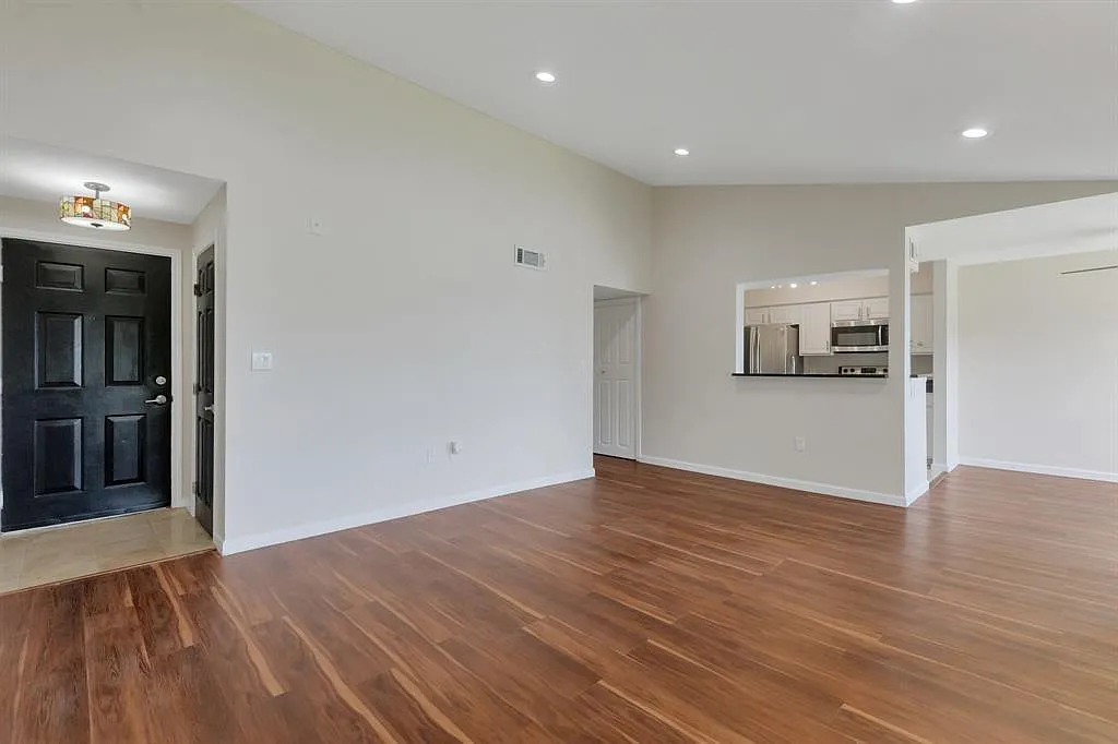 Building Photo - 2627 NW 33rd St #2213
