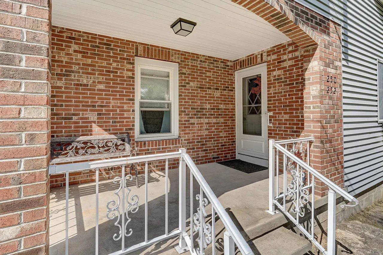 2 bed, 900 sqft, $1,500 — Photo 3