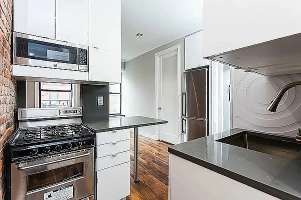 1st image of 422 E 9th St #16