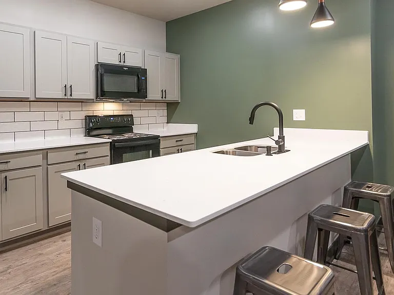 The Bentley Apartments — Photo 146