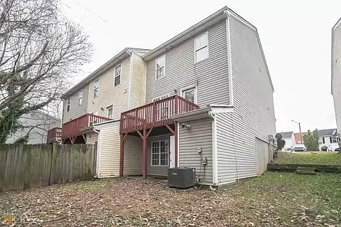 3 bed, 2.5 bath, 1360 sqft, $2,350 — Photo 2