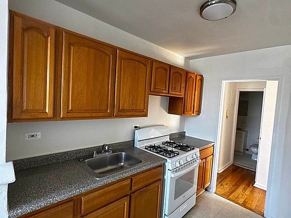 2nd image of 88-35 164th St #6CS