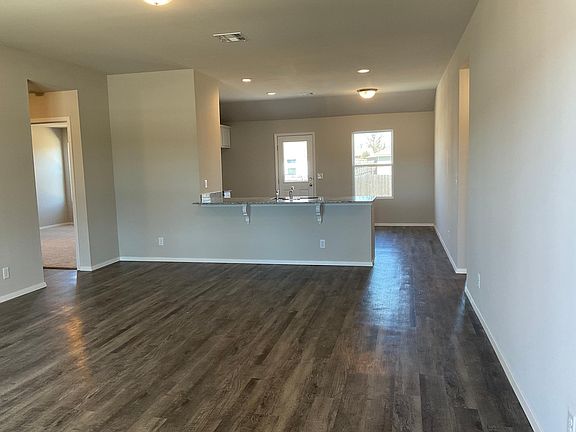 3rd image of 1010 Raven Dr