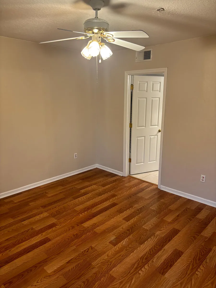Building Photo - 802 Crest Pines Dr #833