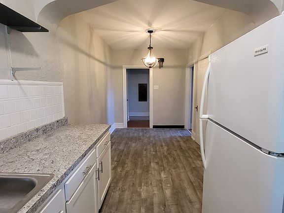 4th image of 3862-66 S Spring Ave #3864-1N