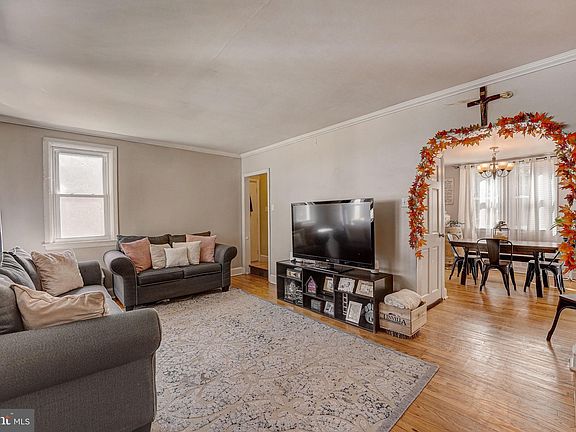 5th image of 2416 Williams Ave
