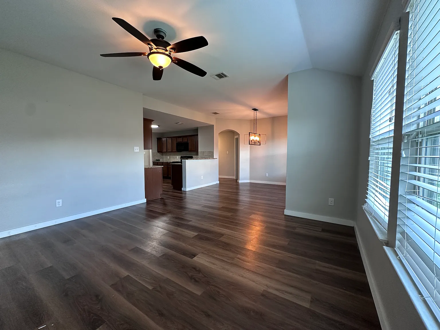 4 bed, 1826 sqft, $1,950 — Photo 4
