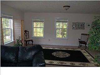 4th image of 240 Elaine Dr