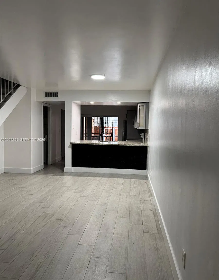 El Sevillano Townhomes Co — Photo 2