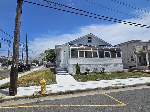 3rd image of 239 N Derby Ave