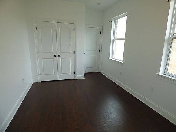 5th image of 1003 Parklane Dr