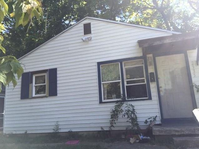 2nd image of 2935 N Dearborn St
