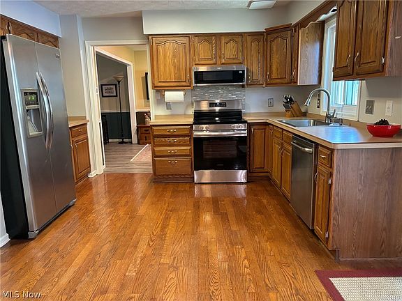 3rd image of 329 Carol Ln
