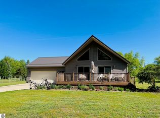 8142 W 38th Rd, Cadillac, MI 49601