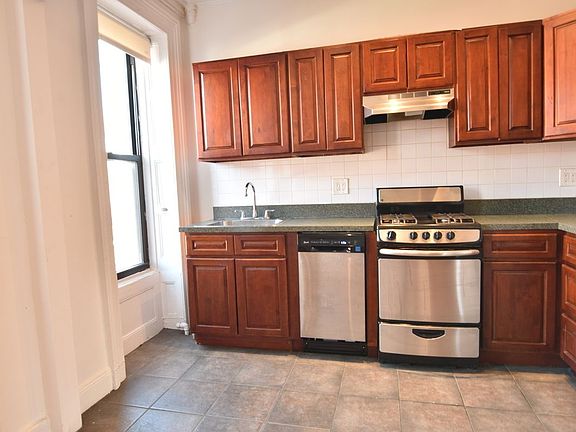3rd image of 218 Dekalb Ave APT 2