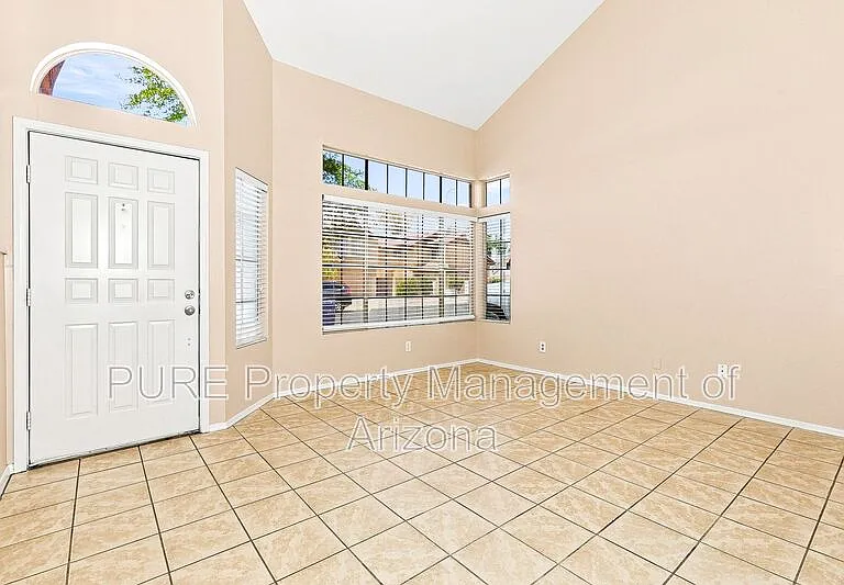 1151 N Cambridge St — Photo 2