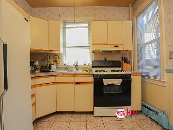 5th image of 4034 69th St