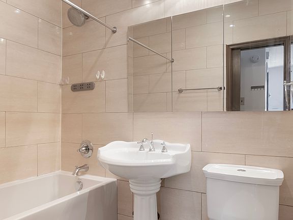 5th image of 751 Franklin Ave #1