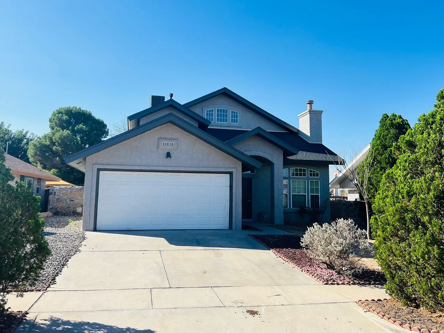 Charming 3 bedroom, 2 bath home in East El Paso! — Photo 1