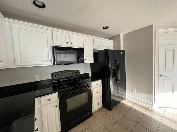4th image of 3201 Aspen Grove Dr APT B5