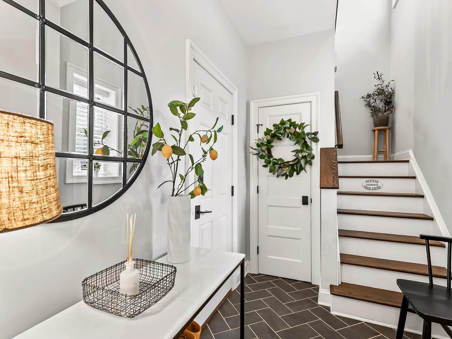 3 bed, 2.5 bath, 1718 sqft, $4,200 — Photo 3