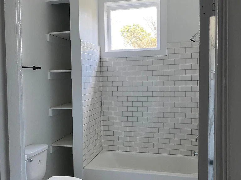 2174 Monroe Ave — Photo 5