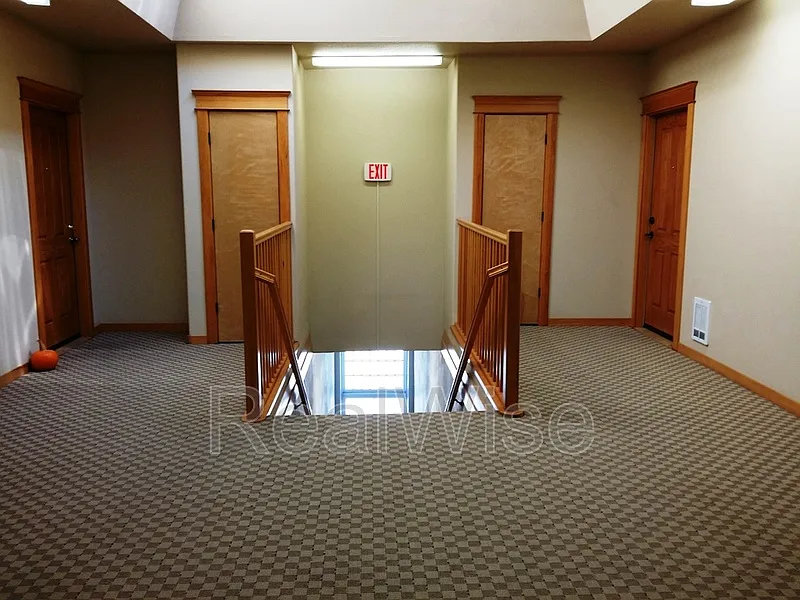Building Photo - 535 SW 6th St #202