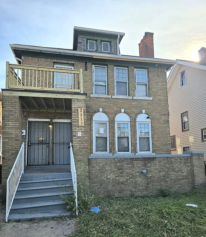 2 bed, 1.0 bath, 1055 sqft, $1,100 — Photo 1