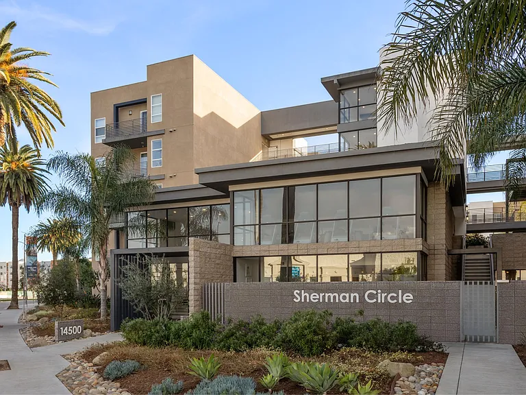 Sherman Circle — Photo 46
