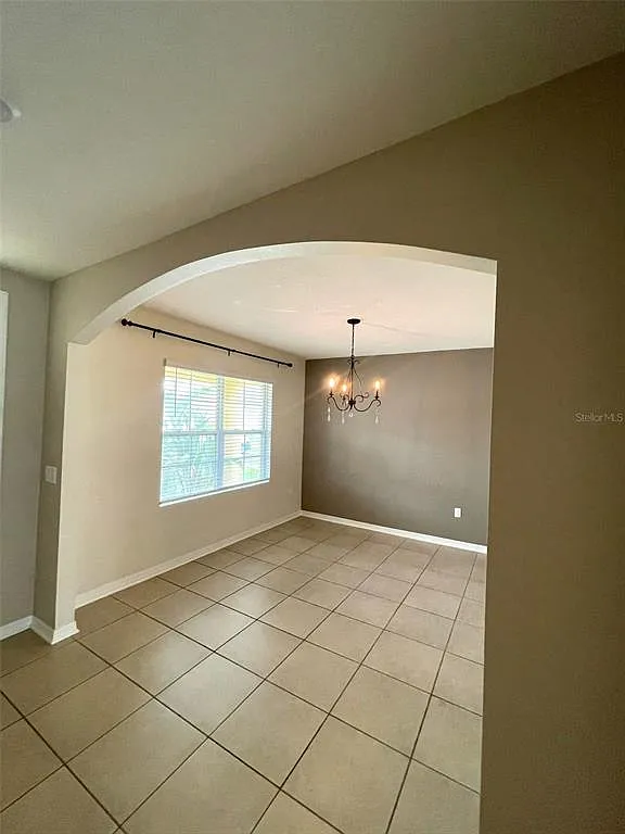 5 bed, 3.0 bath, 2616 sqft, $2,500 — Photo 2