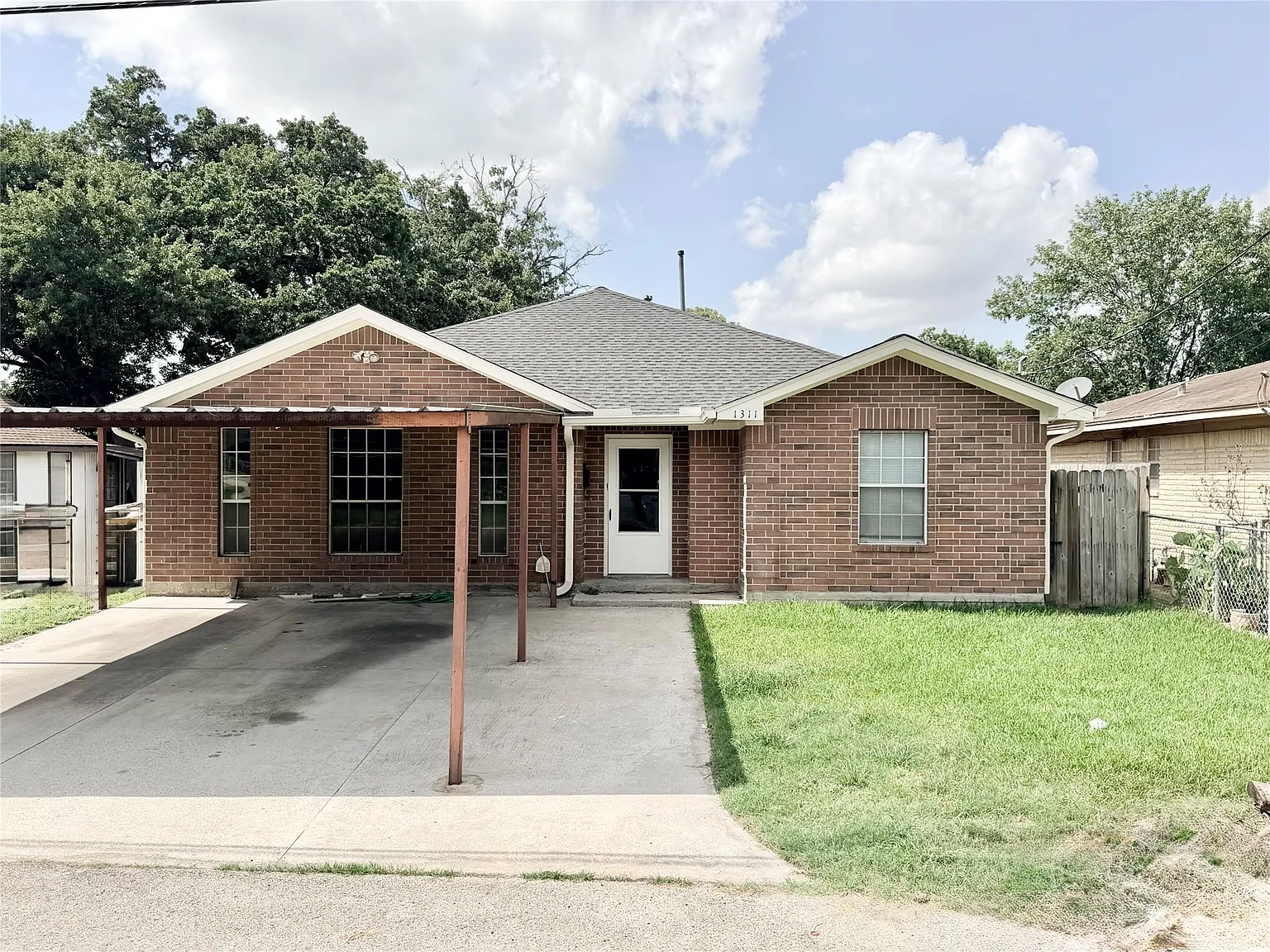3 bed, 2.0 bath, 1778 sqft, $1,950 — Photo 1