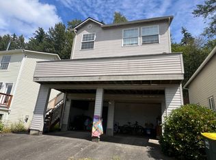 143 S 44th St, Bellingham, WA 98229