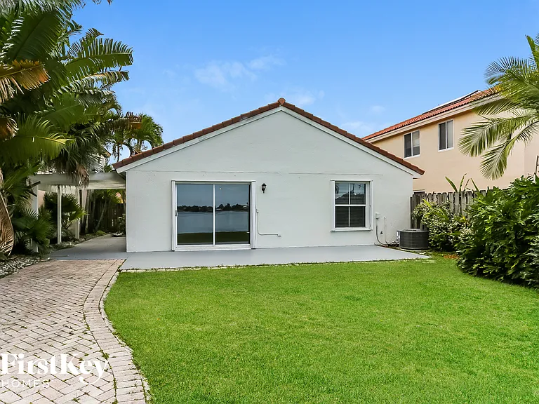 3202 W Buena Vista Dr — Photo 14