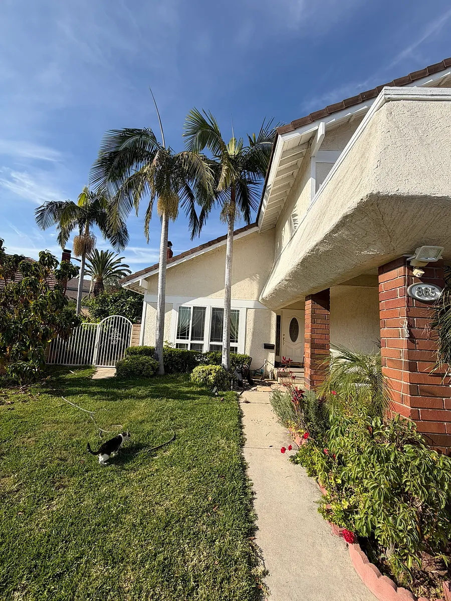 Entrance - 865 Starcrest St