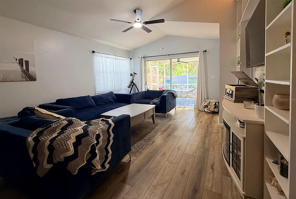 3 bed, 2.0 bath, 1295 sqft, $2,750 — Photo 4