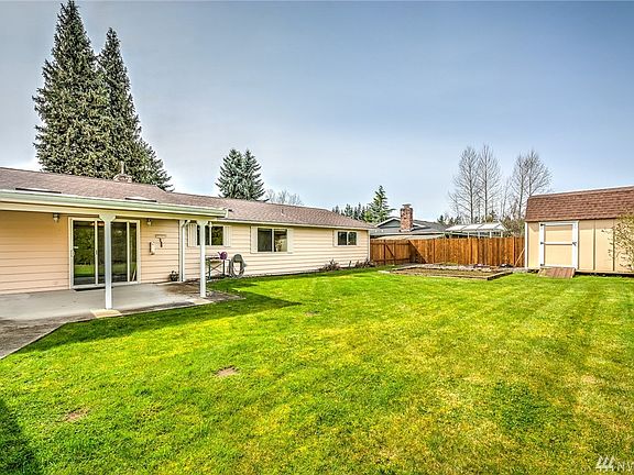 5th image of 5209 110th Pl NE