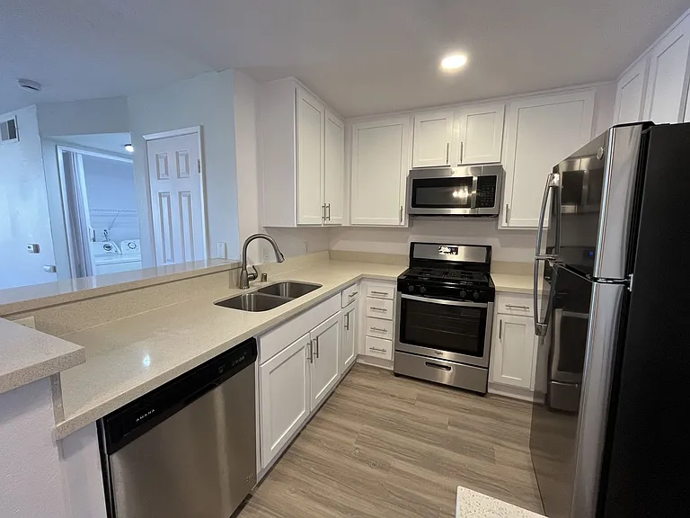 5235 Kester Ave — Photo 46