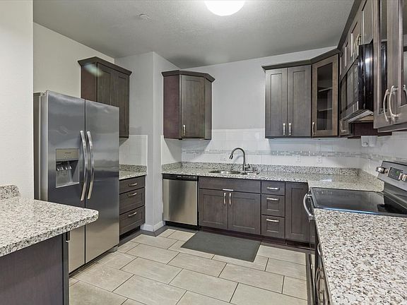 3rd image of 840 Linden Ave #2